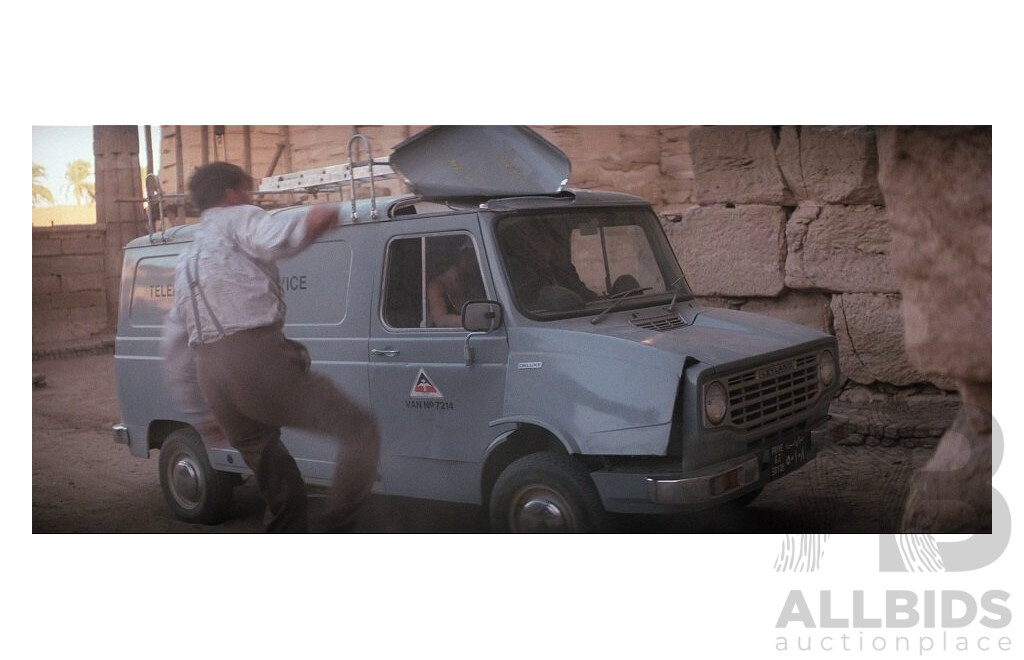 GE Fabbri Ltd 1975 Leyland Sherpa 240 Deluxe Van - James Bond 007 the Spy Who Loved Me 1:43 Scale Model Car - Sealed in Blister