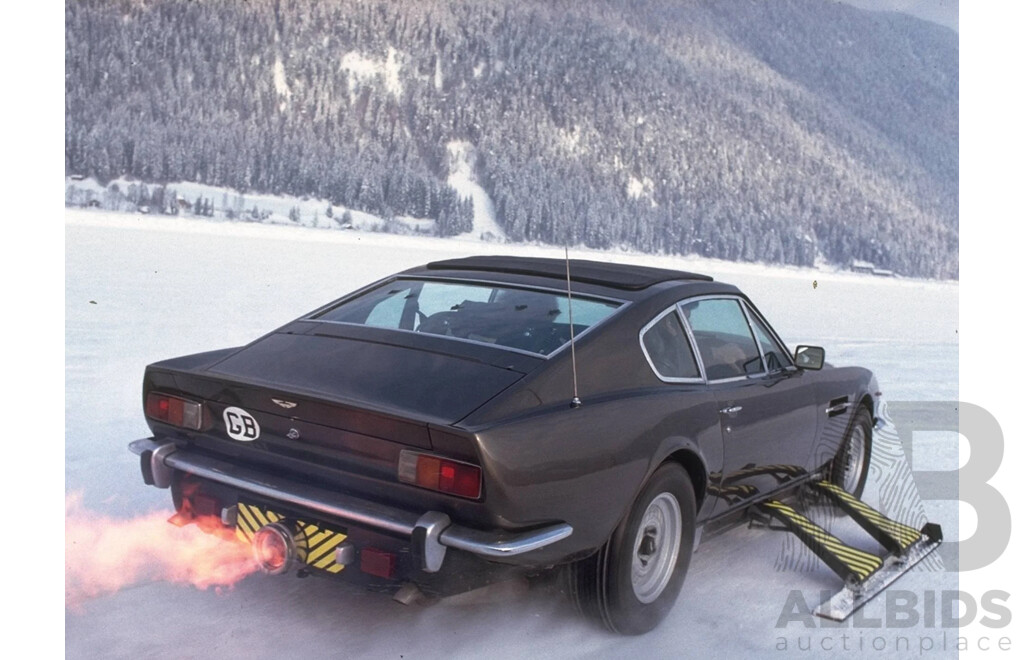 GE Fabbri Ltd Aston Martin V8 Vantage V540 Grey - James Bond 007 The Living Daylights 1:43 Scale Model Car - Sealed in Blister