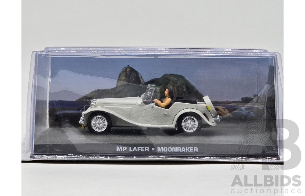 GE Fabbri Ltd MP Lafer Roadster White - James Bond 007 Moonraker 1:43 Scale Model Car - Sealed in Blister