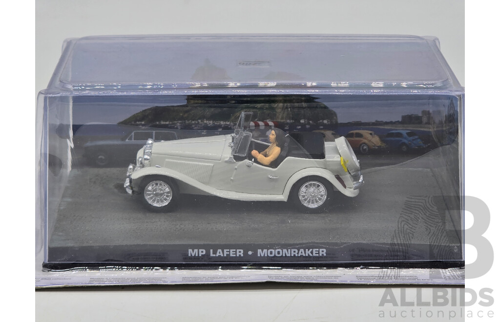 GE Fabbri Ltd MP Lafer Roadster White - James Bond 007 Moonraker 1:43 Scale Model Car - Sealed in Blister