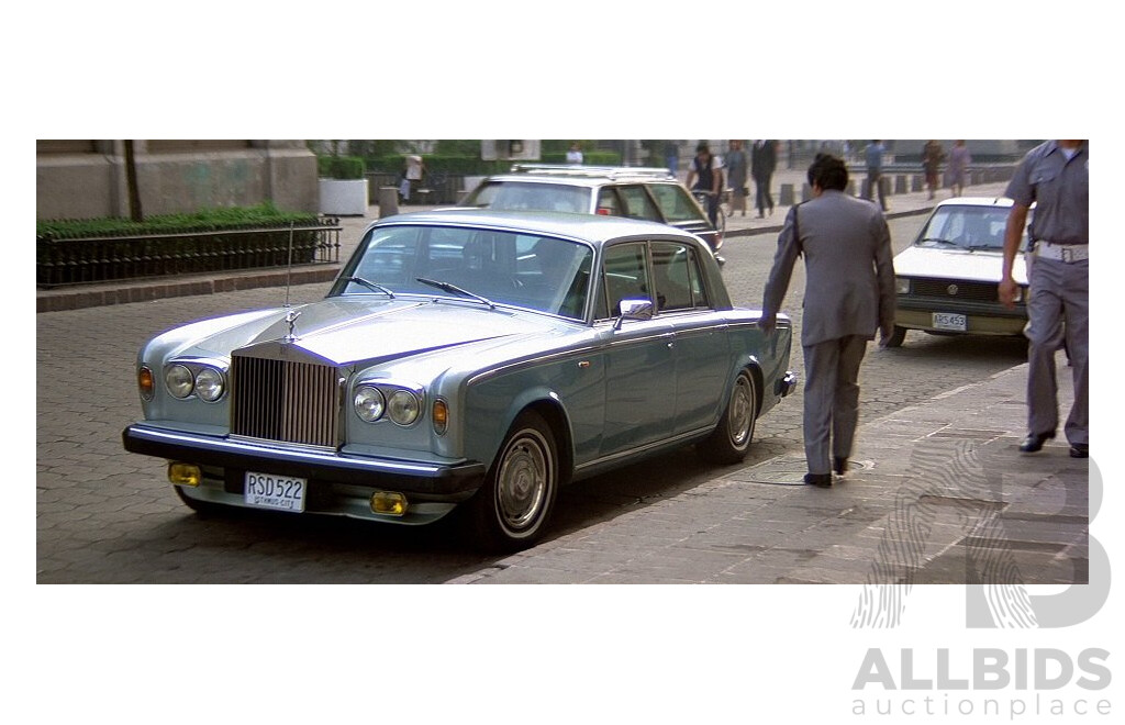 GE Fabbri Ltd 1978 Rolls Royce Silver Shadow II Blue - James Bond 007 Licence to Kill 1:43 Scale Model Car - Sealed in Blister