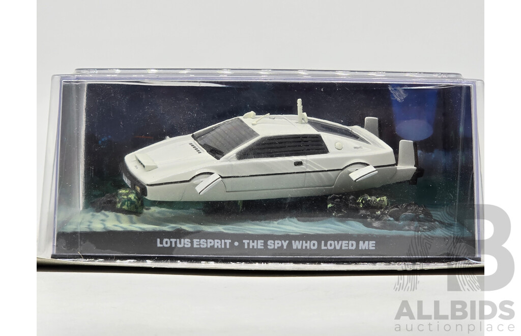 GE Fabbri Ltd 1976 Lotus Esprit S1 White Submarine Wet Nellie - James Bond 007 the Spy Who Loved Me 1:43 Scale Model Car - Sealed in Blister