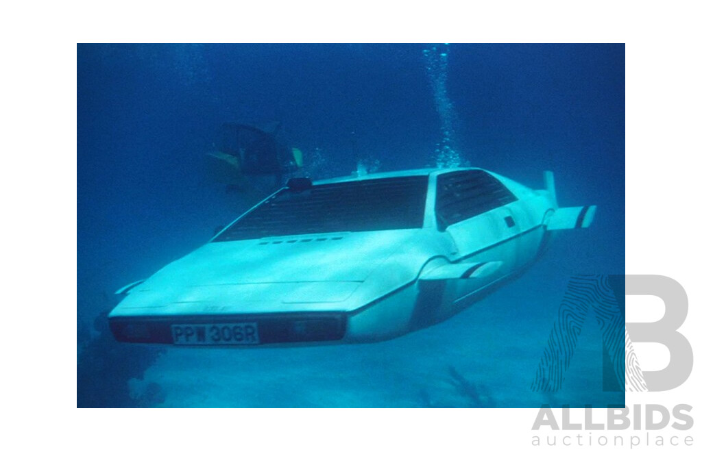 GE Fabbri Ltd 1976 Lotus Esprit S1 White Submarine Wet Nellie - James Bond 007 the Spy Who Loved Me 1:43 Scale Model Car - Sealed in Blister