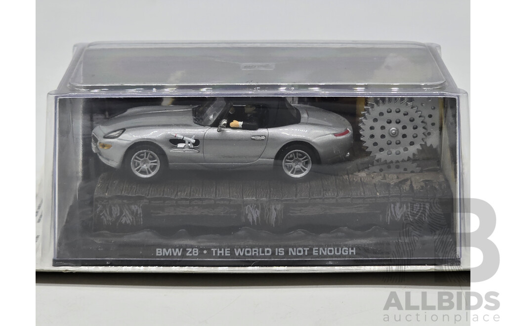 GE Fabbri Ltd 1999 BMW Pre-Production Z8 Roadster E52 Silver - James Bond 007 the World is Not Enough 1:43 Scale Model Car - Sealed in Blister
