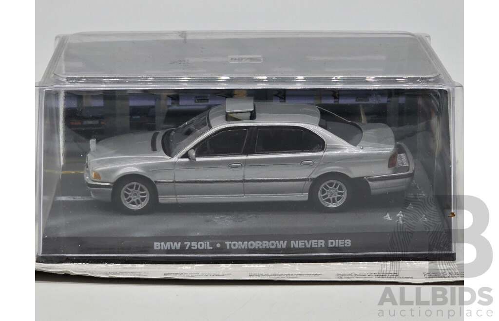 GE Fabbri Ltd 1997 BMW 750iL E38 Silver - James Bond 007 Tomorrow Never Dies 1:43 Scale Model Car - Sealed in Blister