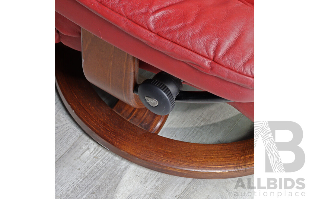 Ekorness Stressless Red Leather Recliner