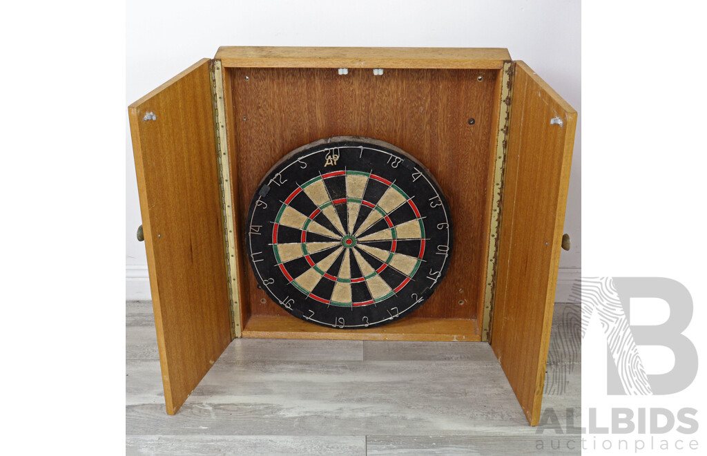 Dartboard in Mounted Walnut Case