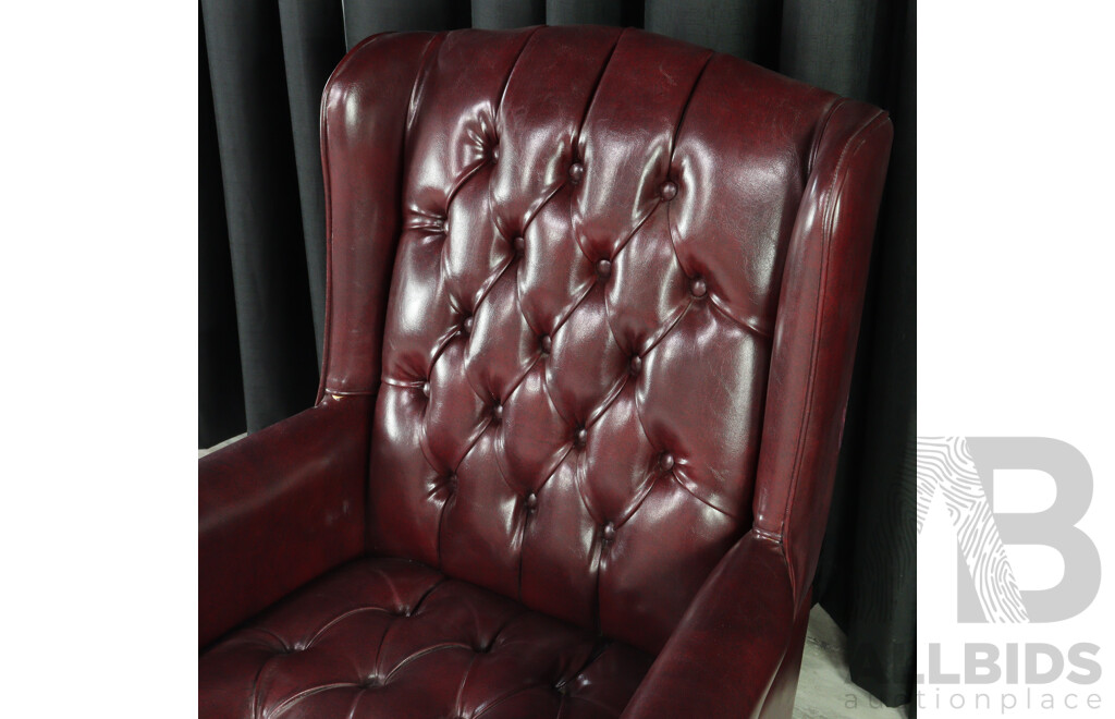 Three Piece Queen Anne Style Vinyl Lounge Suite