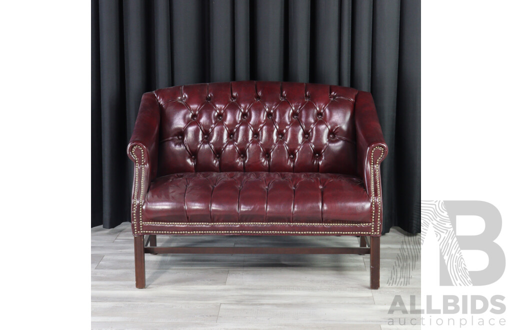 Three Piece Queen Anne Style Vinyl Lounge Suite