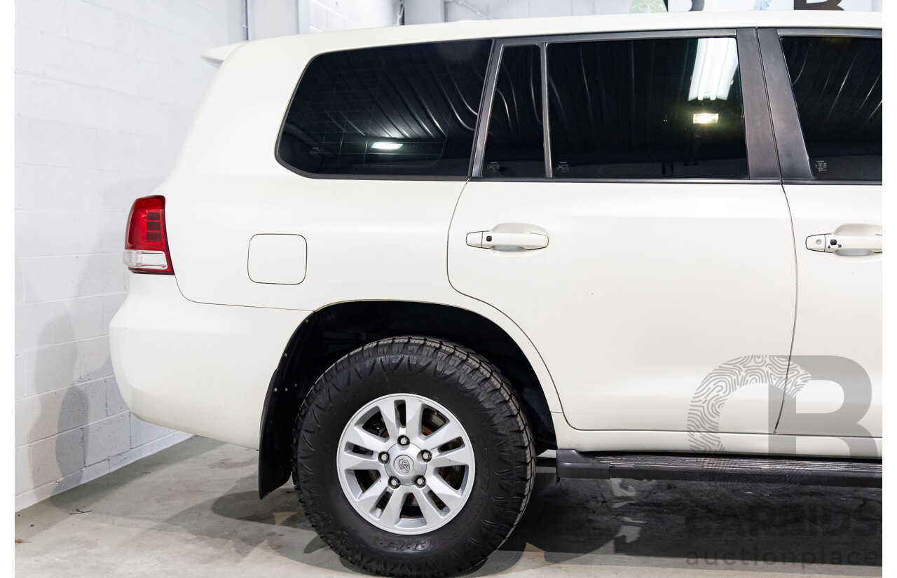 1/2008 Toyota Landcruiser Sahara (4x4) VDJ200R 4d Wagon Crystal Pearl Turbo Diesel V8 4.5L - 7 Seater