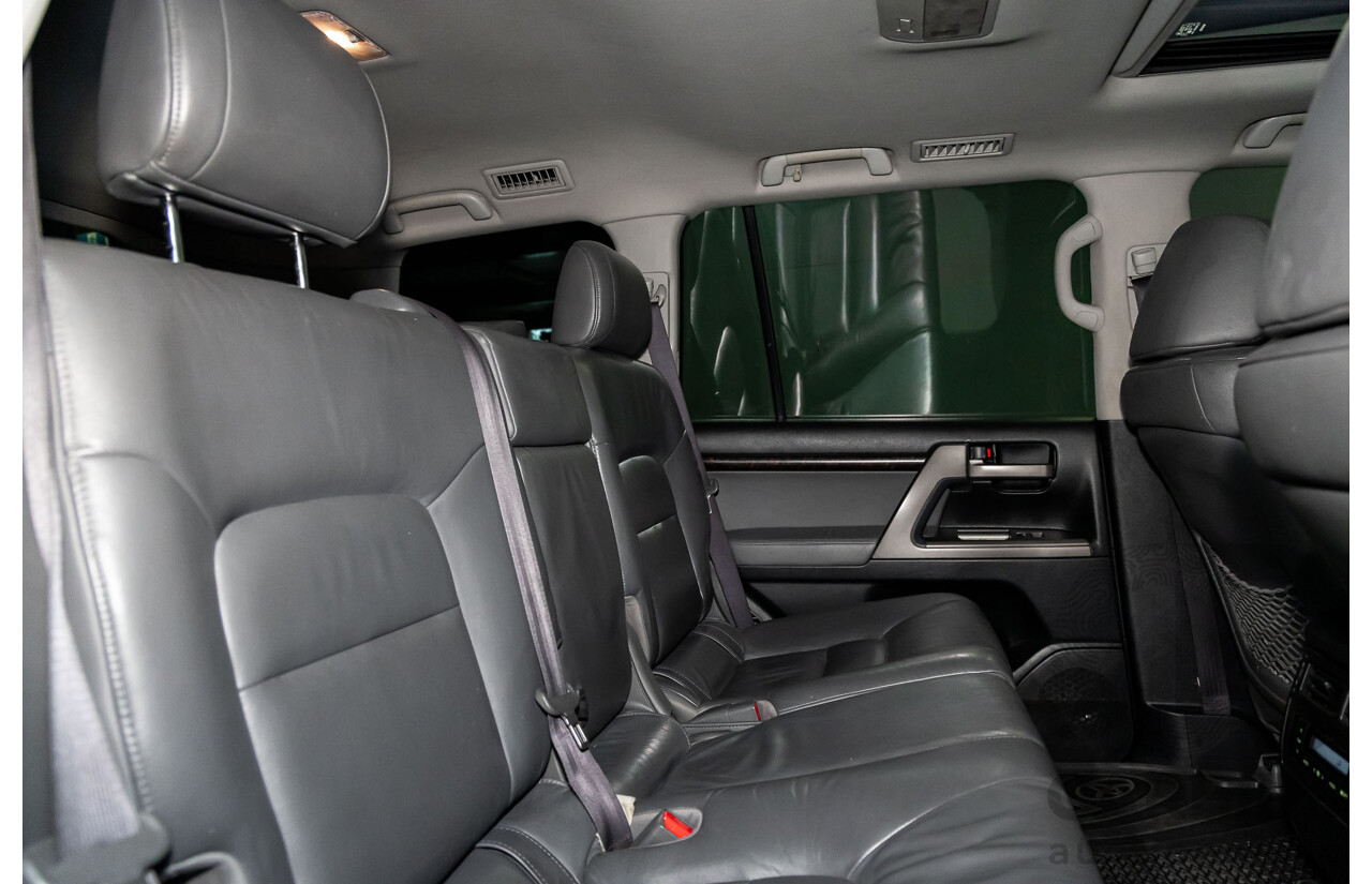 1/2008 Toyota Landcruiser Sahara (4x4) VDJ200R 4d Wagon Crystal Pearl Turbo Diesel V8 4.5L - 7 Seater