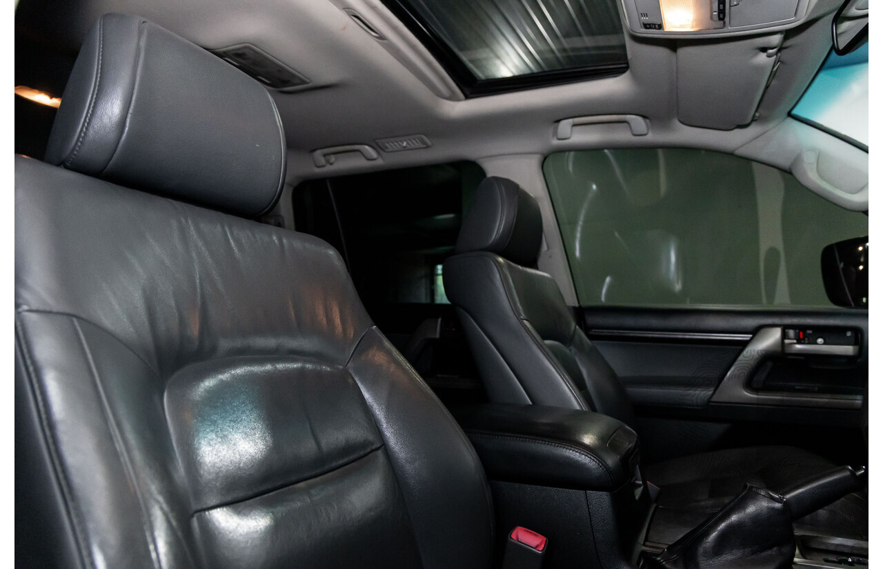 1/2008 Toyota Landcruiser Sahara (4x4) VDJ200R 4d Wagon Crystal Pearl Turbo Diesel V8 4.5L - 7 Seater