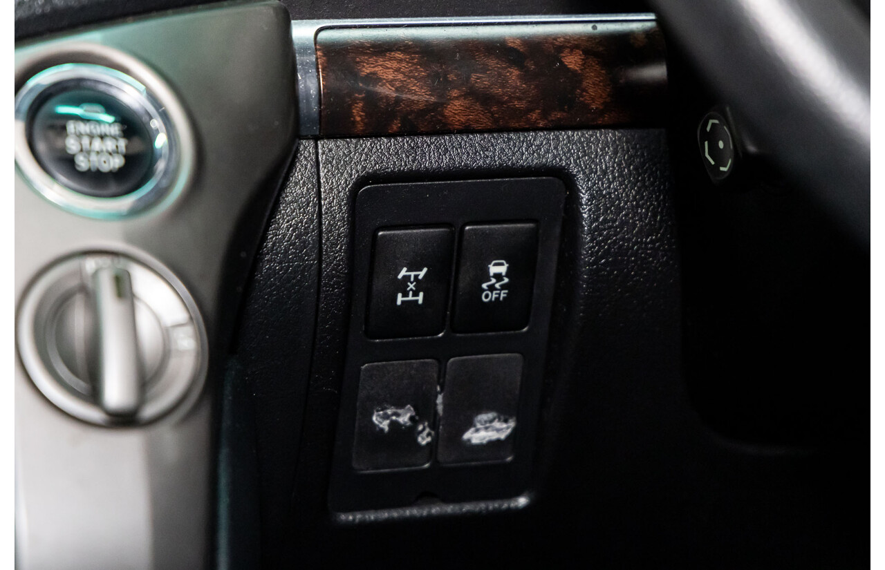 1/2008 Toyota Landcruiser Sahara (4x4) VDJ200R 4d Wagon Crystal Pearl Turbo Diesel V8 4.5L - 7 Seater