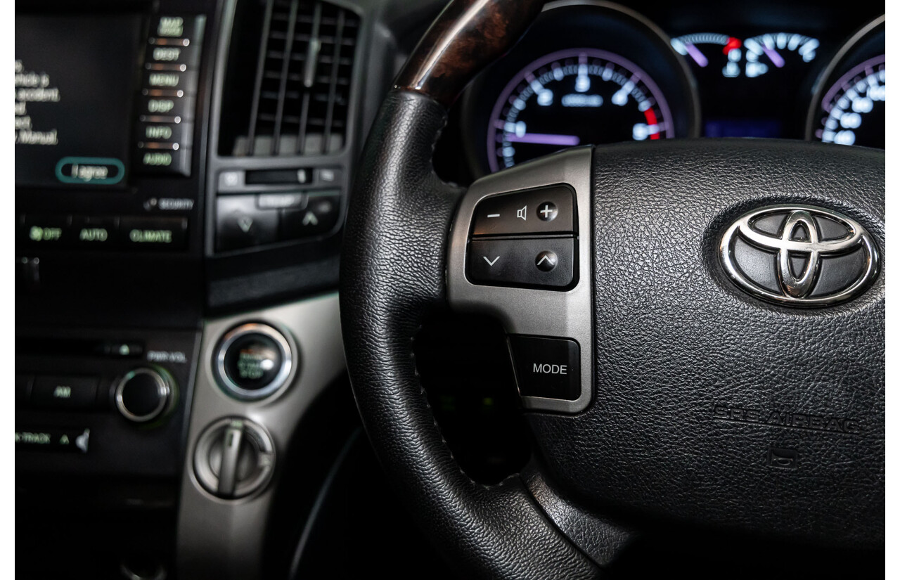 1/2008 Toyota Landcruiser Sahara (4x4) VDJ200R 4d Wagon Crystal Pearl Turbo Diesel V8 4.5L - 7 Seater