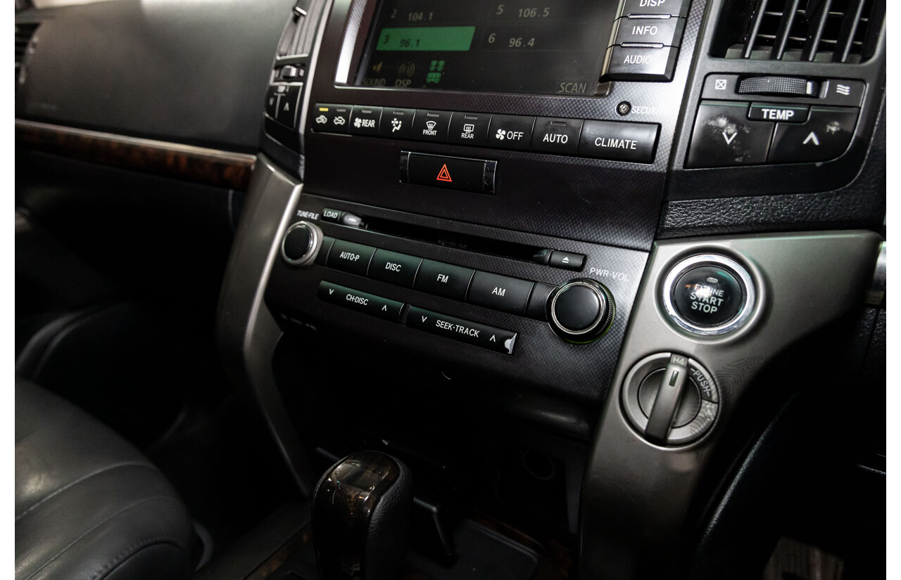 1/2008 Toyota Landcruiser Sahara (4x4) VDJ200R 4d Wagon Crystal Pearl Turbo Diesel V8 4.5L - 7 Seater