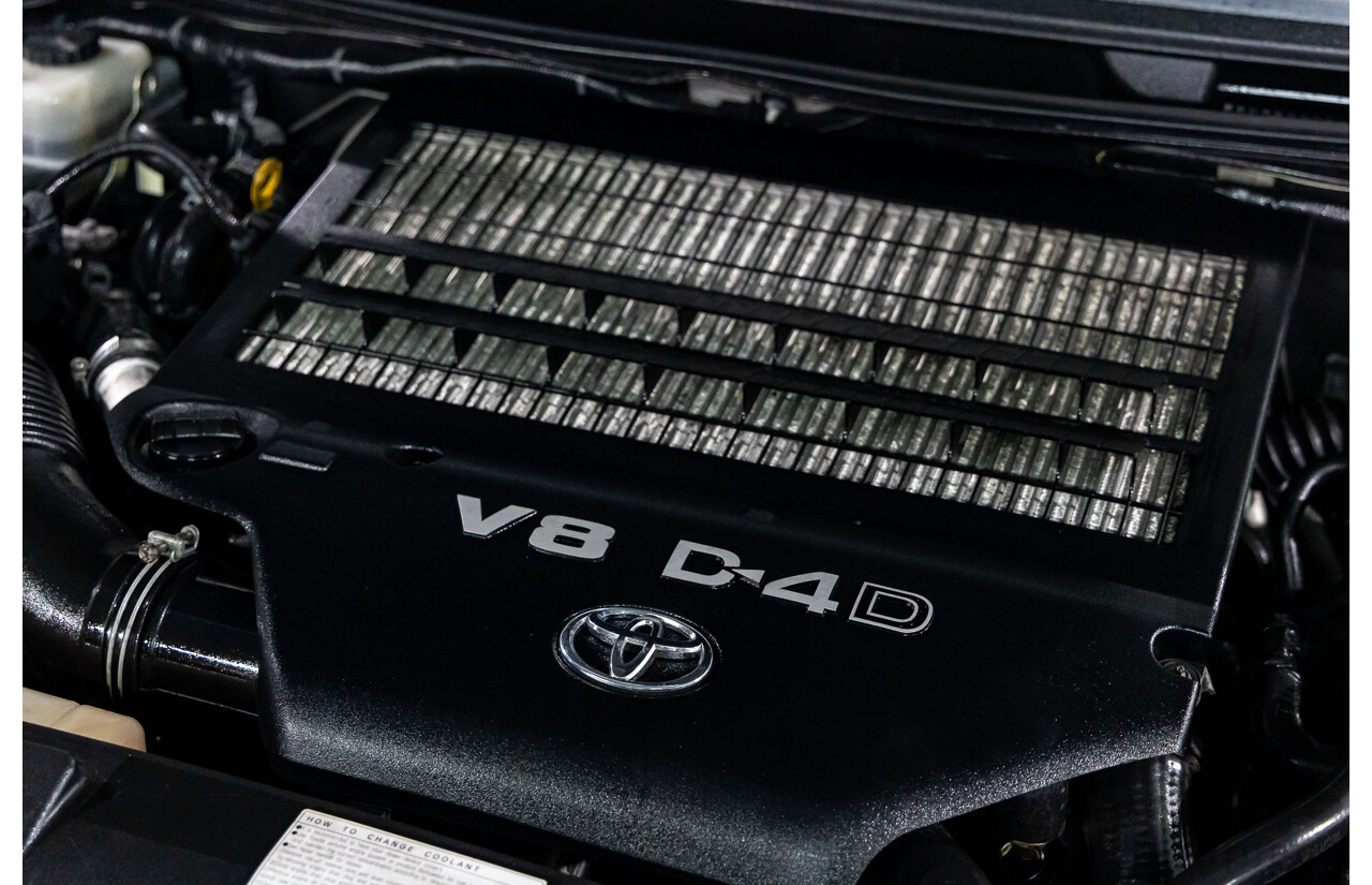 1/2008 Toyota Landcruiser Sahara (4x4) VDJ200R 4d Wagon Crystal Pearl Turbo Diesel V8 4.5L - 7 Seater