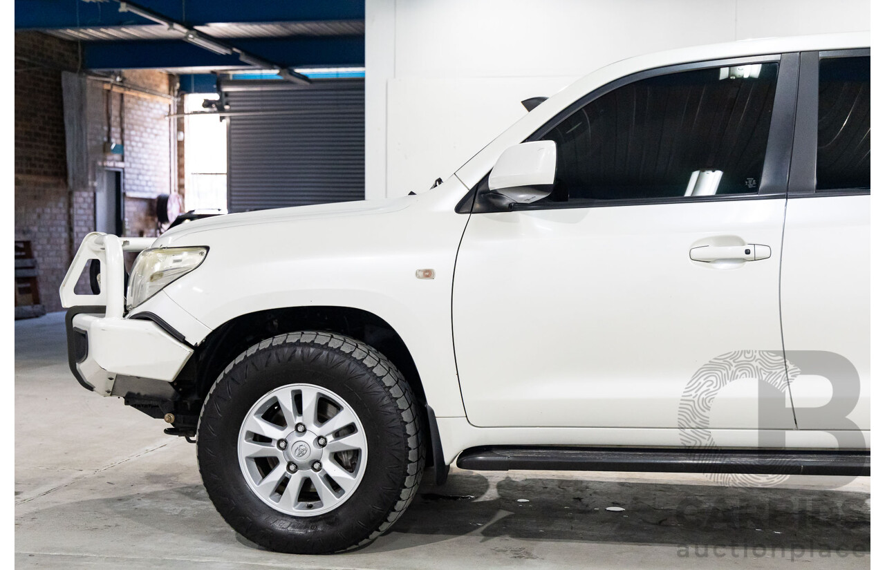 1/2008 Toyota Landcruiser Sahara (4x4) VDJ200R 4d Wagon Crystal Pearl Turbo Diesel V8 4.5L - 7 Seater