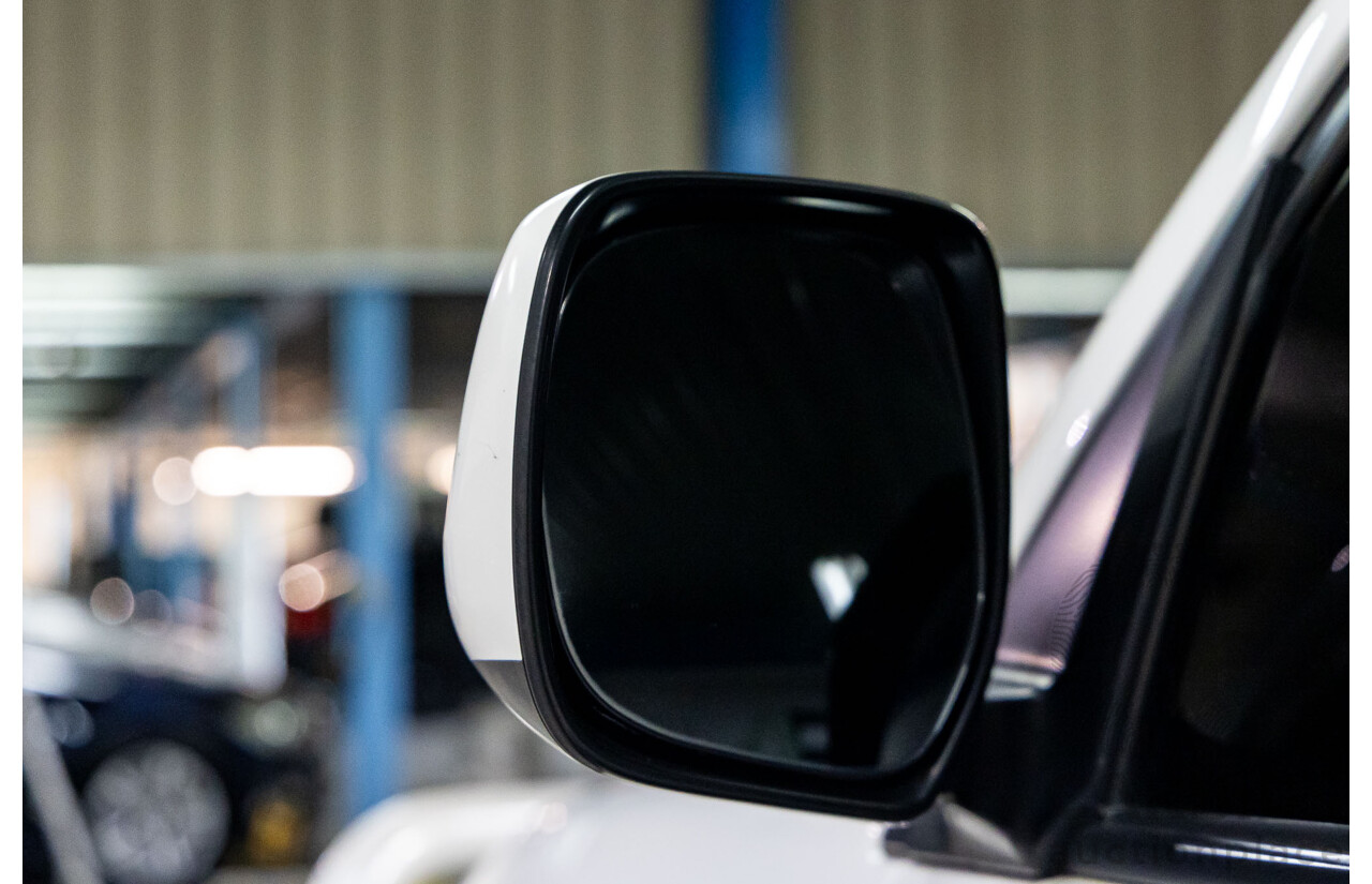 1/2008 Toyota Landcruiser Sahara (4x4) VDJ200R 4d Wagon Crystal Pearl Turbo Diesel V8 4.5L - 7 Seater