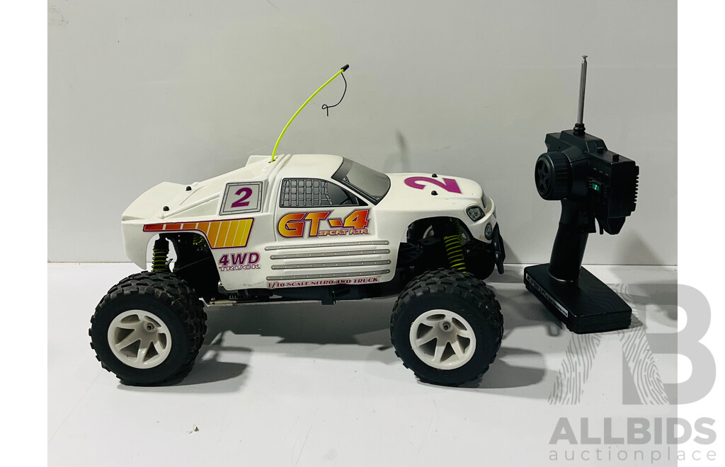 FS Racing Nitro Remote Controlled 4X4 Truck with Remote, Fuel Bottle and Starter - 1:10 Scale