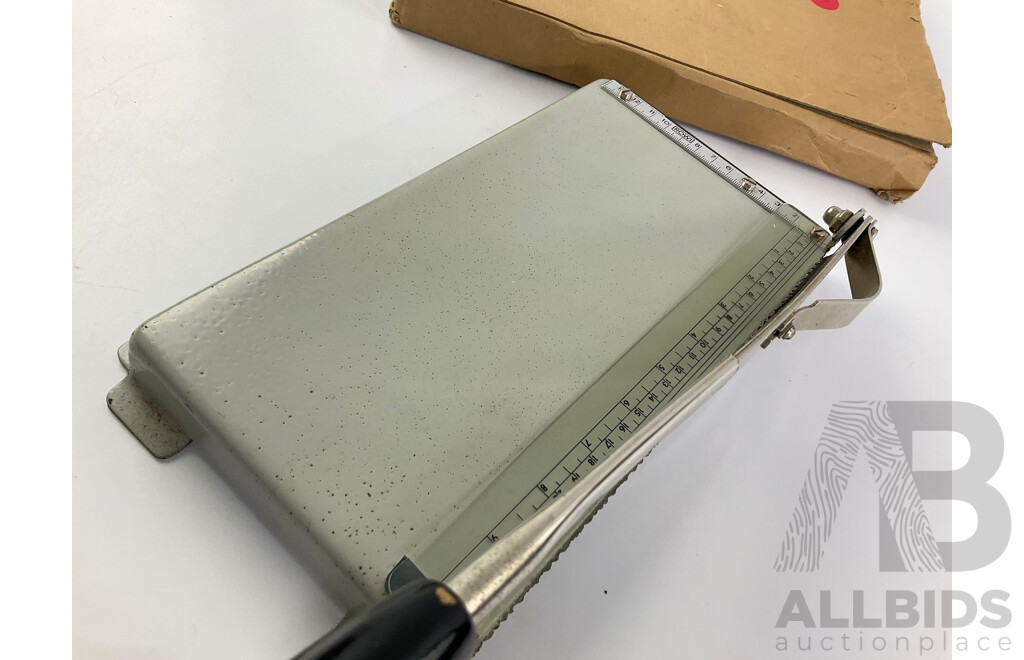Vintage Rowi Paper Guillotine with Serrated Edge, Made in West Germany