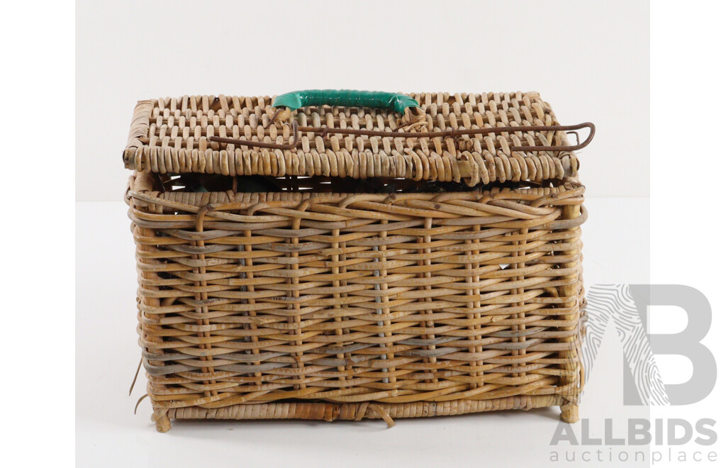 Vintage Cane Fishing Creel with - Lot 1611054 | ALLBIDS