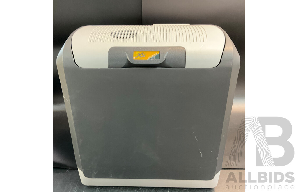 Auto XS Car Cooler & BACCARAT Easy Twist Steel 7L Pressure Cooker - Lot of 2