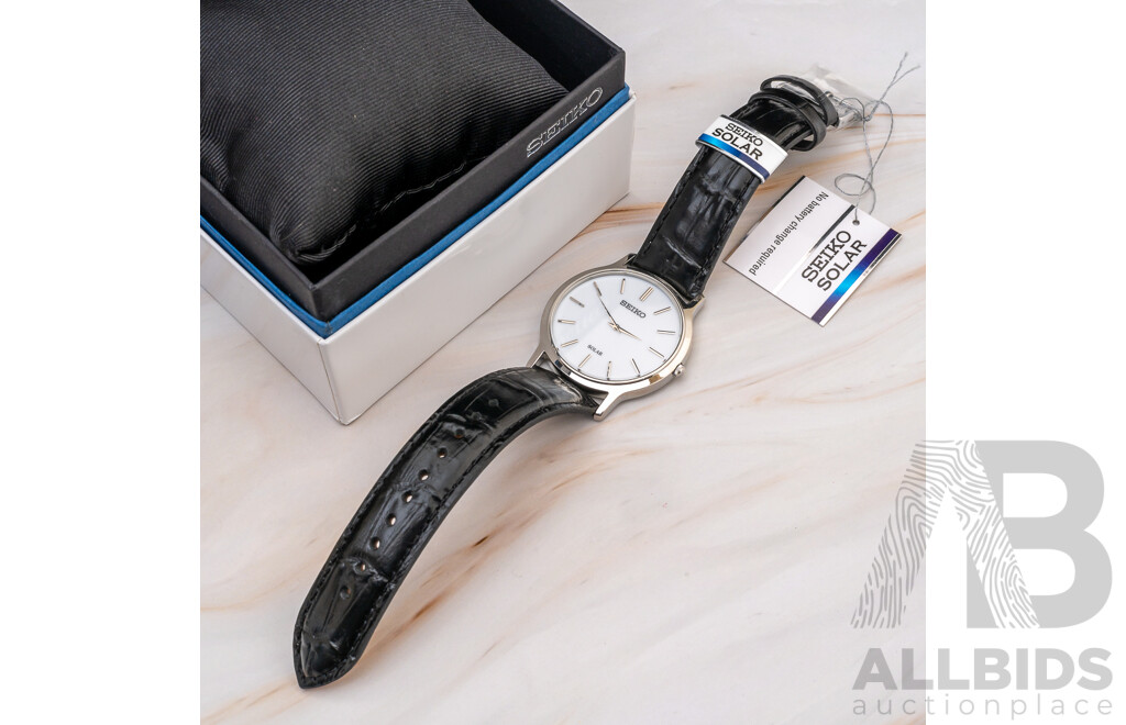 Seiko Solar Watch, SUP873P1, V115-0BE0, Water Resist 30M, Hardlex Cystal - as New Boxed