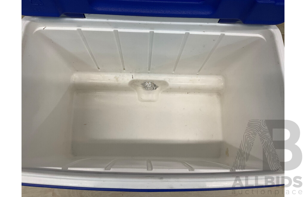 WILLOW 50L Quick Serve Wheelie Cooler