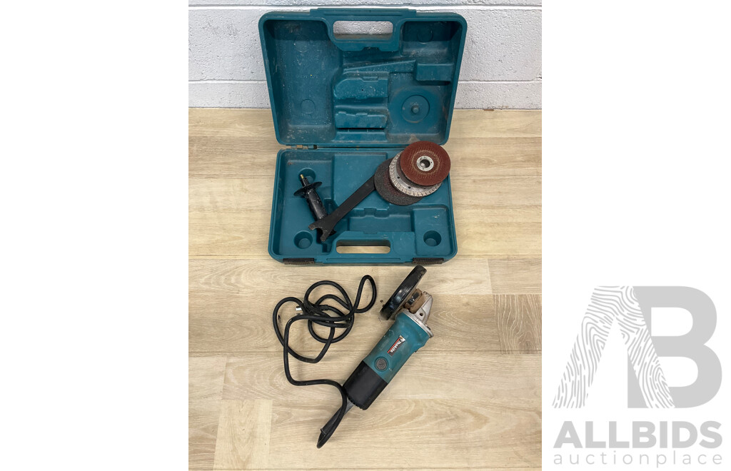 Makita 540W 125mm Angle Grinder (9525NB)