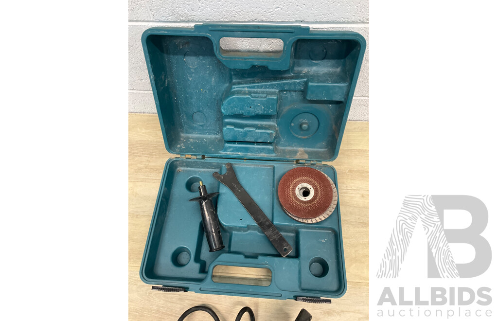 Makita 540W 125mm Angle Grinder (9525NB)