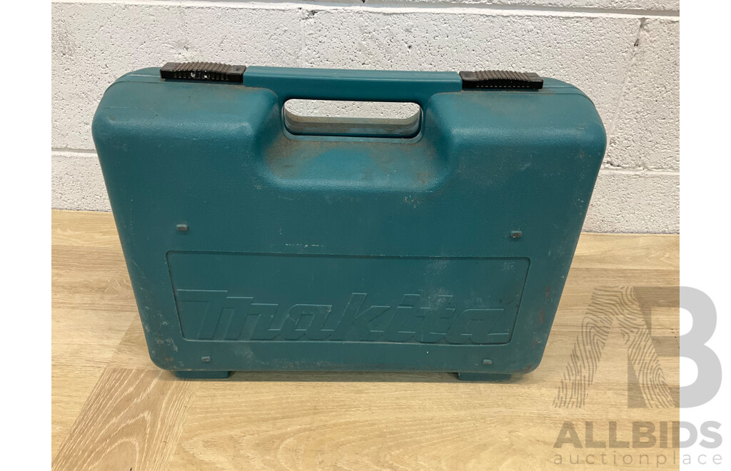 Makita 540W 125mm Angle Grinder (9525NB)