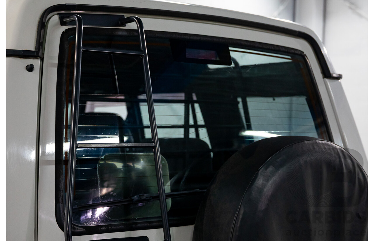 6/1999 Land Rover Discovery SE7 (4x4) 4d Wagon White V8 4.0L