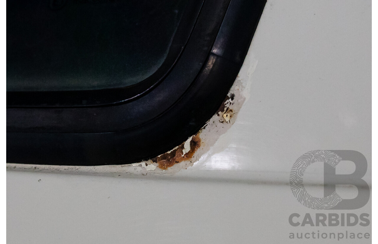 6/1999 Land Rover Discovery SE7 (4x4) 4d Wagon White V8 4.0L