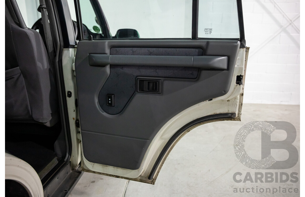 6/1999 Land Rover Discovery SE7 (4x4) 4d Wagon White V8 4.0L