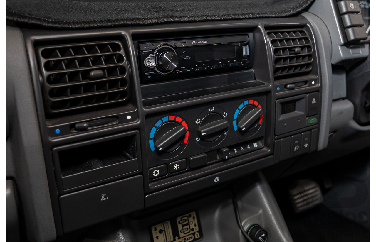 6/1999 Land Rover Discovery SE7 (4x4) 4d Wagon White V8 4.0L