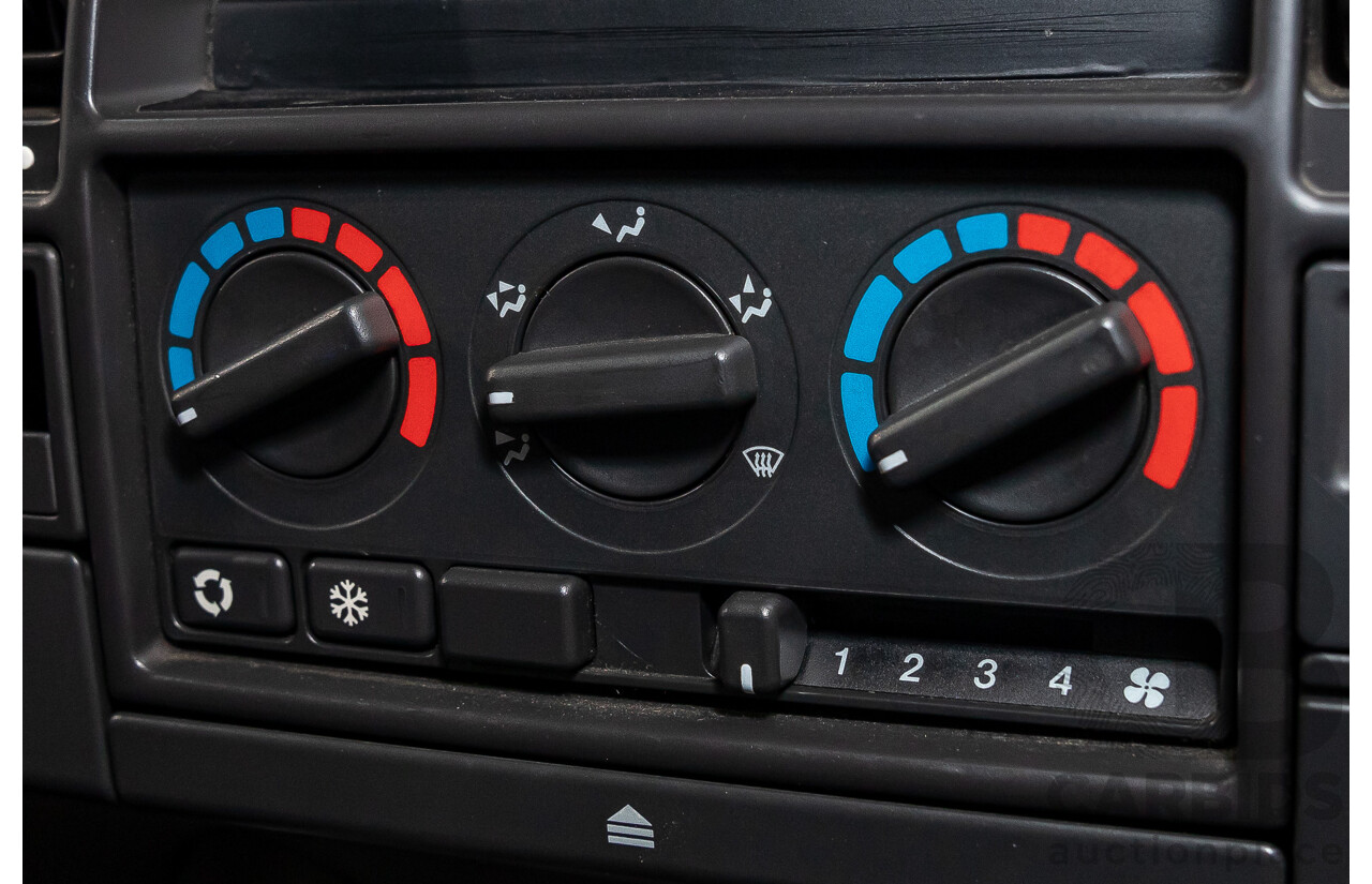 6/1999 Land Rover Discovery SE7 (4x4) 4d Wagon White V8 4.0L