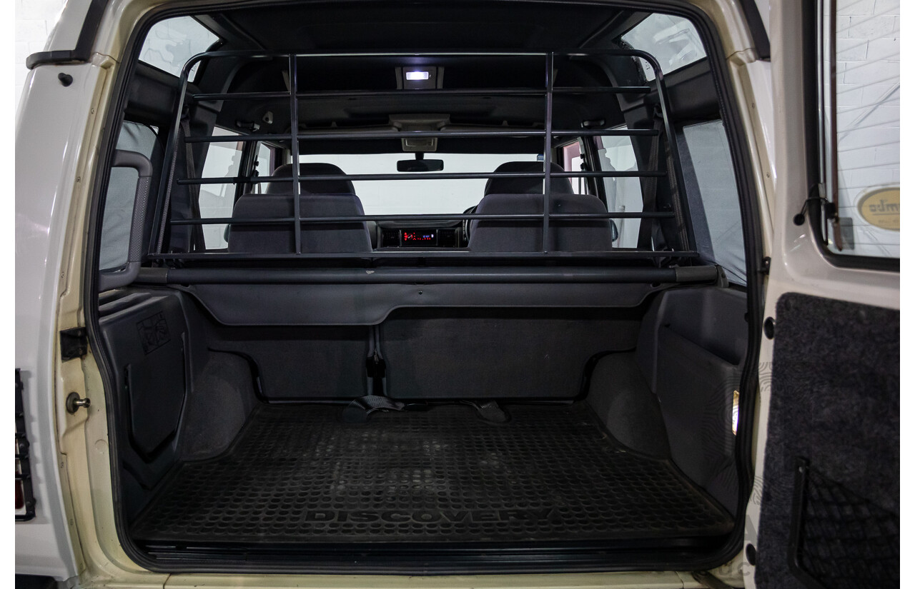 6/1999 Land Rover Discovery SE7 (4x4) 4d Wagon White V8 4.0L