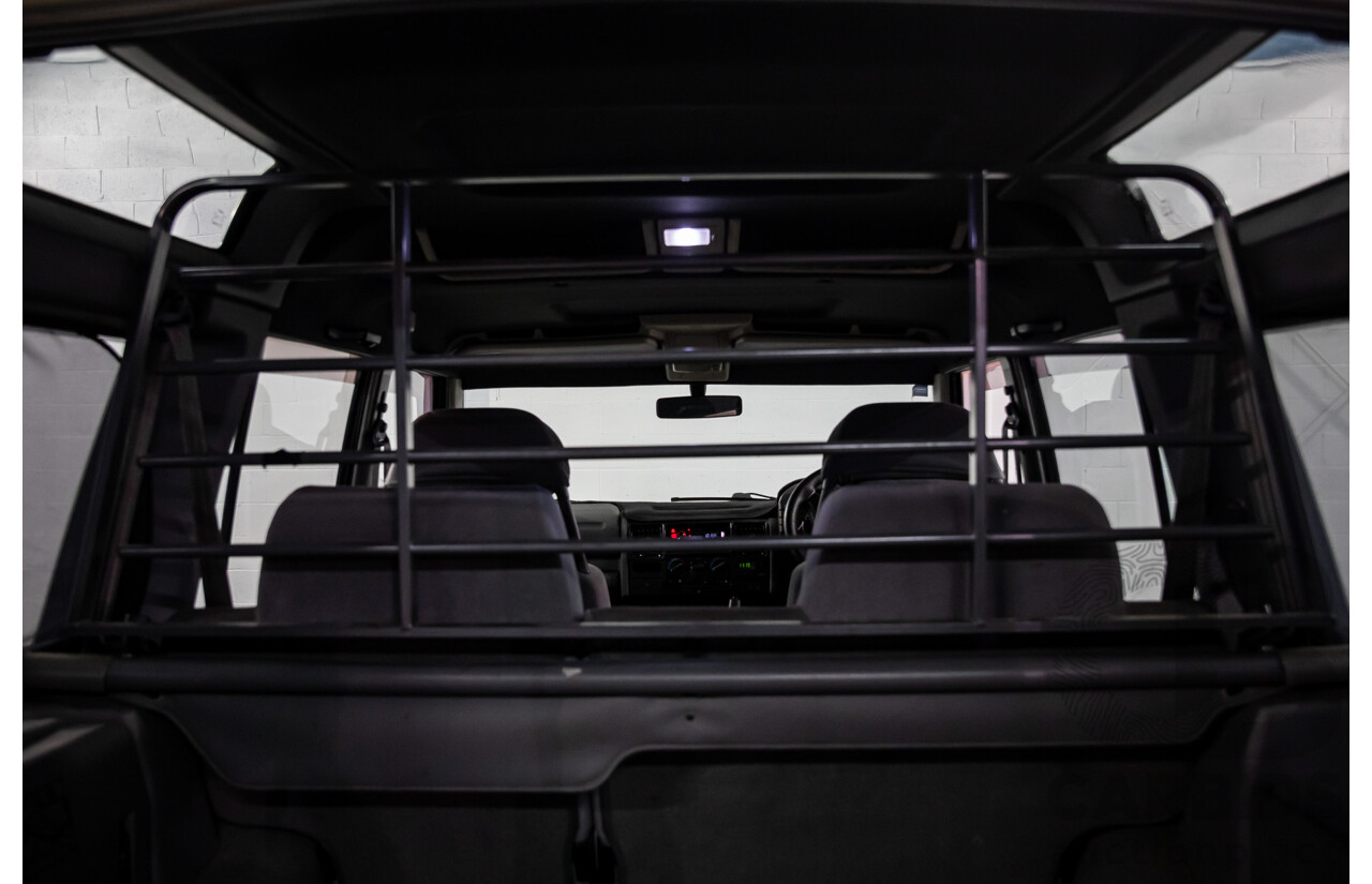 6/1999 Land Rover Discovery SE7 (4x4) 4d Wagon White V8 4.0L