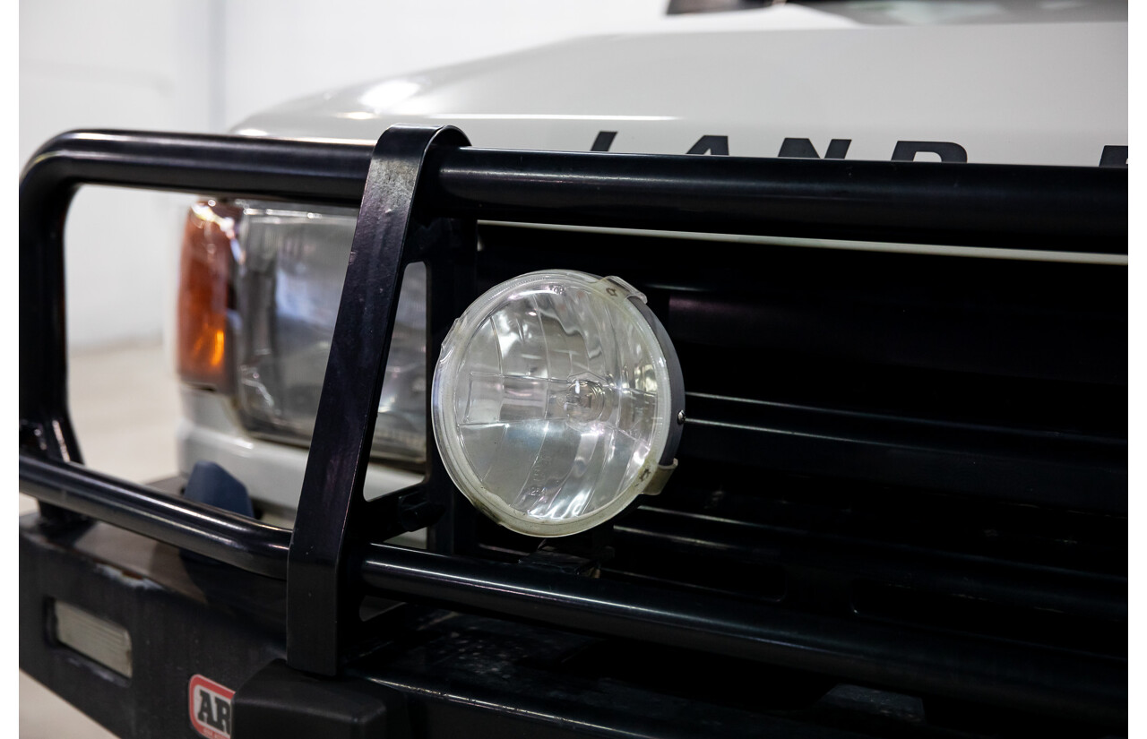 6/1999 Land Rover Discovery SE7 (4x4) 4d Wagon White V8 4.0L