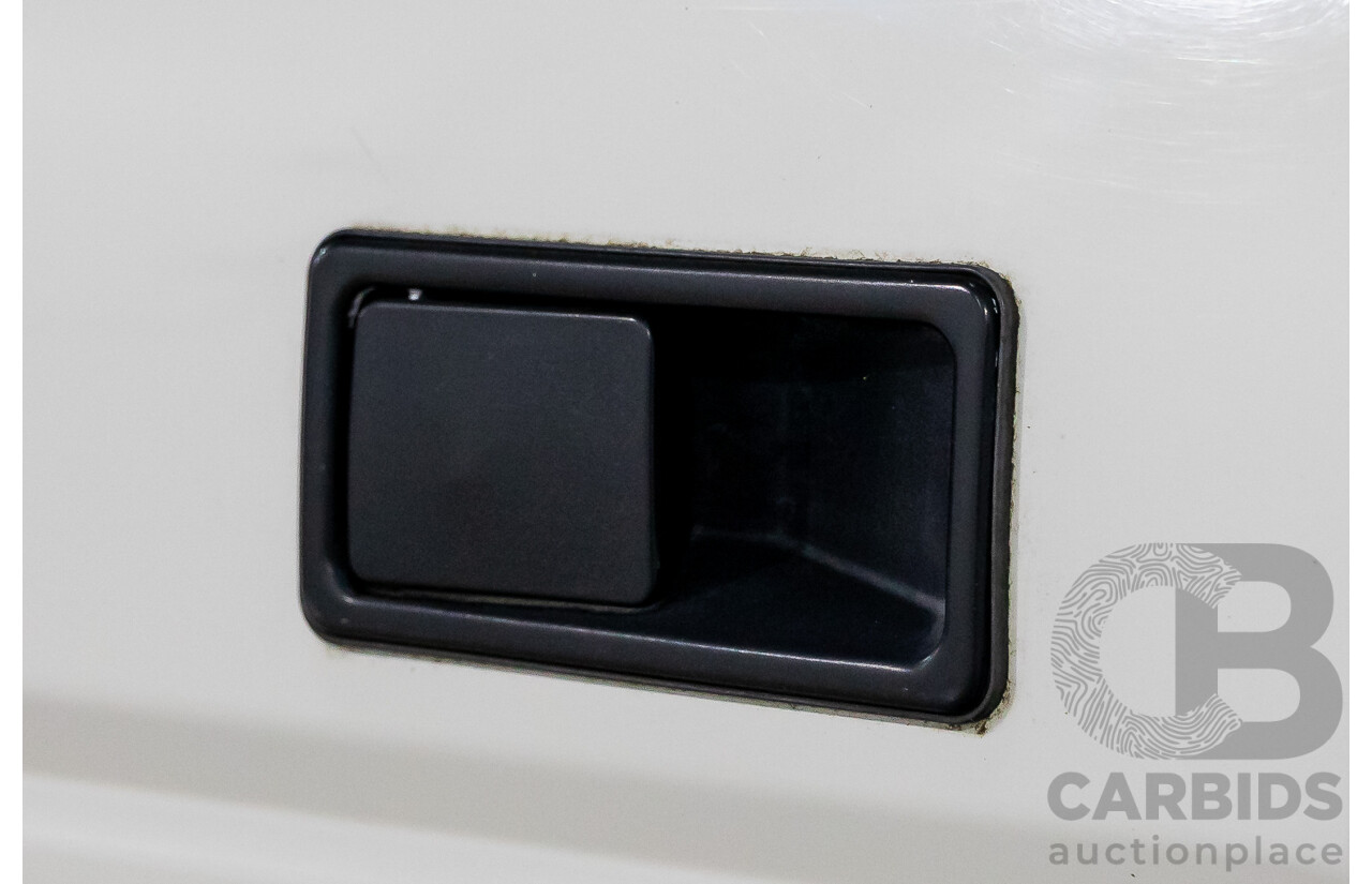 6/1999 Land Rover Discovery SE7 (4x4) 4d Wagon White V8 4.0L