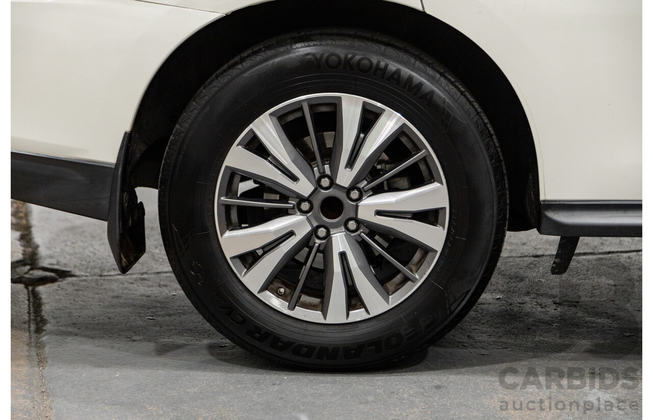 08/2017 Nissan Pathfinder ST R52 MY17 Series 2 4D Wagon White V6 3.5L