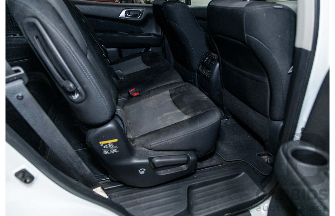 08/2017 Nissan Pathfinder ST R52 MY17 Series 2 4D Wagon White V6 3.5L