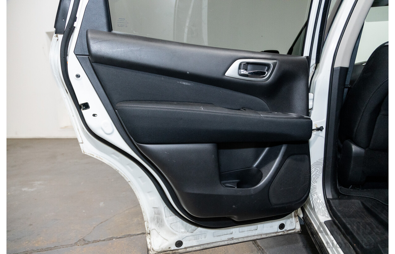 08/2017 Nissan Pathfinder ST R52 MY17 Series 2 4D Wagon White V6 3.5L