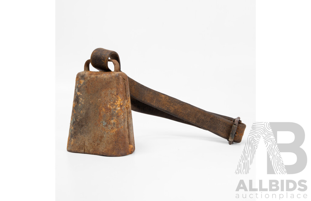Antique Size 4 Russell & Erwin Cow Bell with Leather Strap, 45 cm (length in entirety)