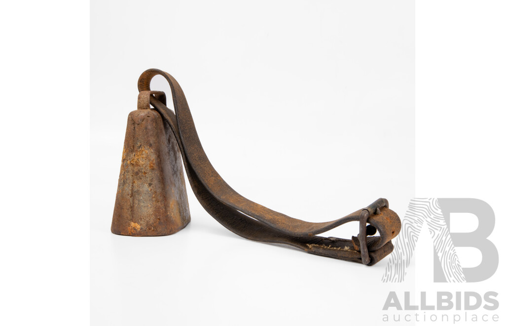Antique Size 4 Russell & Erwin Cow Bell with Leather Strap, 45 cm (length in entirety)
