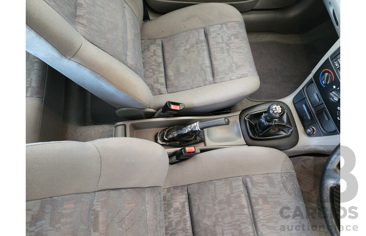 1/2001 Holden Vectra GL JSII 4d Sedan Silver 2.2L