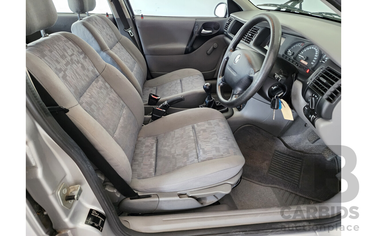 1/2001 Holden Vectra GL JSII 4d Sedan Silver 2.2L