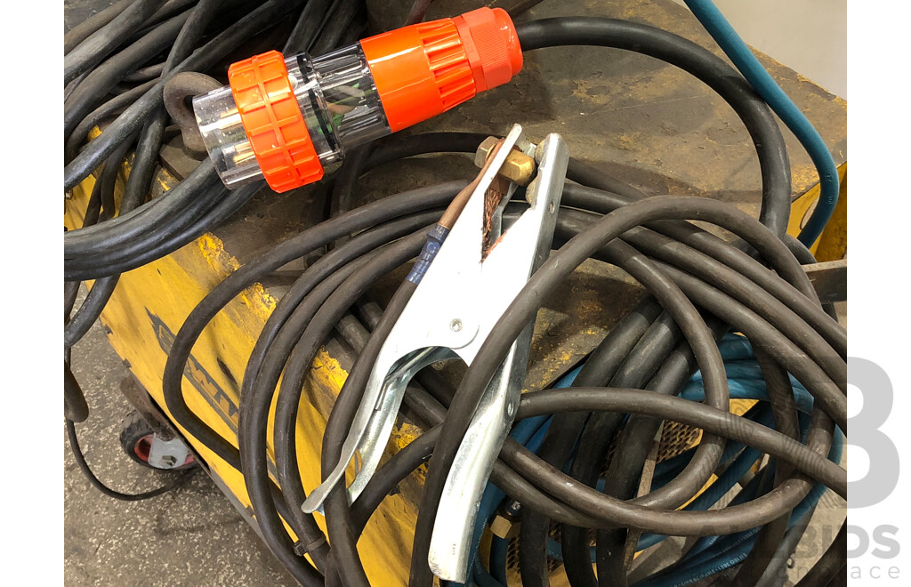 WIA Weldmatic Fabricator MIG Welder with W-17 Wire Feeder