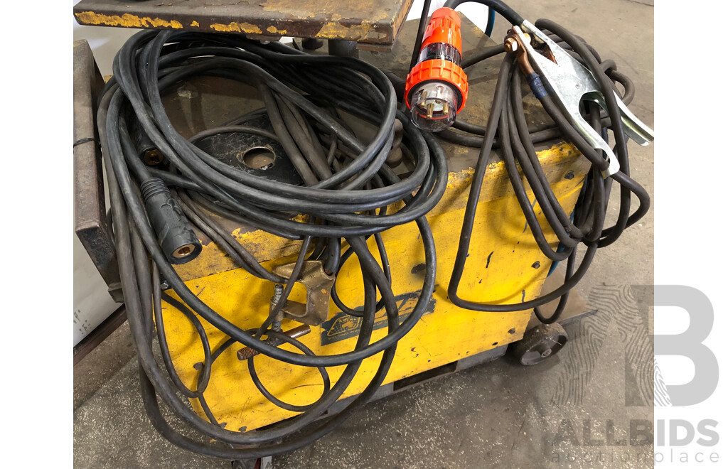 WIA Weldmatic Fabricator MIG Welder with W-17 Wire Feeder