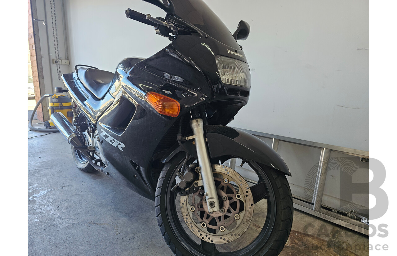 11/2003 Kawasaki ZZR250 Motorcycle Black 248cc